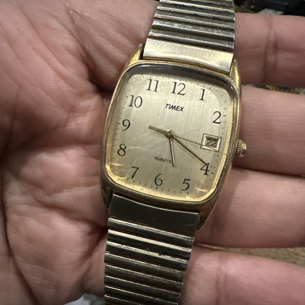 Vintage Timex LA Cell Mens Tank Date Watch Quartz Gold Tone 29mm Bracelet